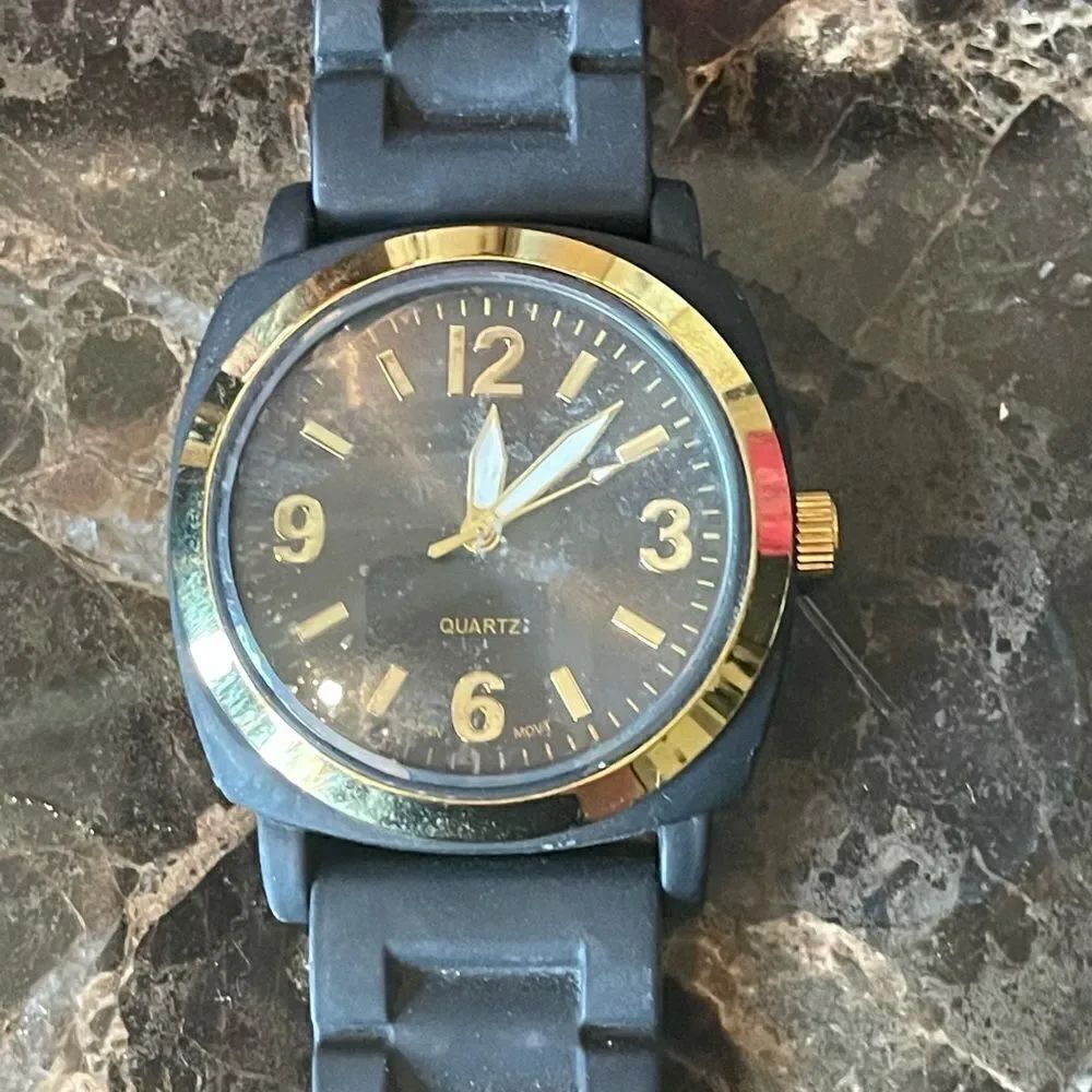 BLACK SILICONE Watch!  - Picture 2 of 8